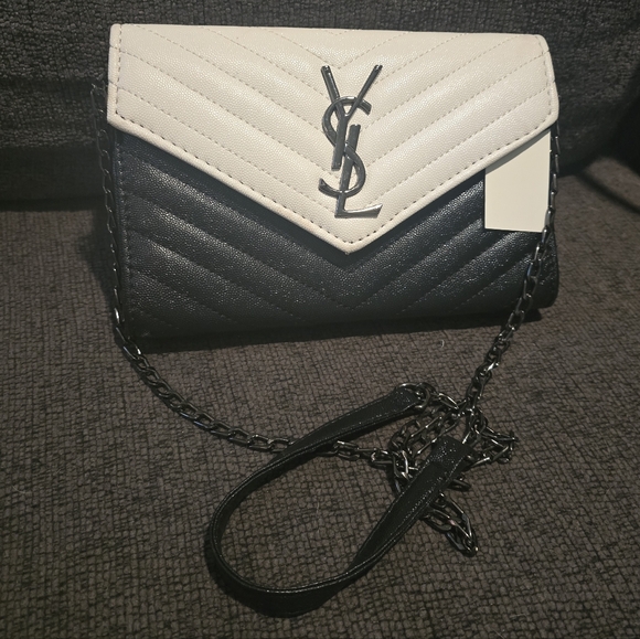 YSL | Grain De Poudre Matelasse Chevron Bi-Color Monogram Chain Wallet - Picture 2 of 7